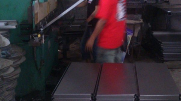 proses produksi rak minimaket