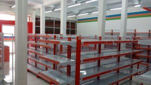 Rak minimarket di Tarakan