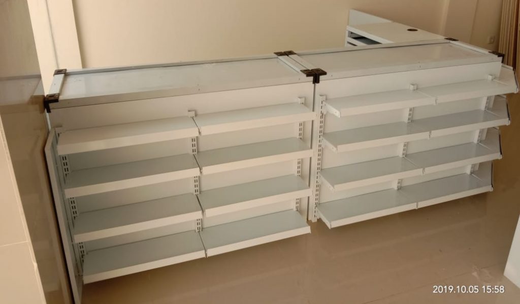 Meja kasir full shelfing